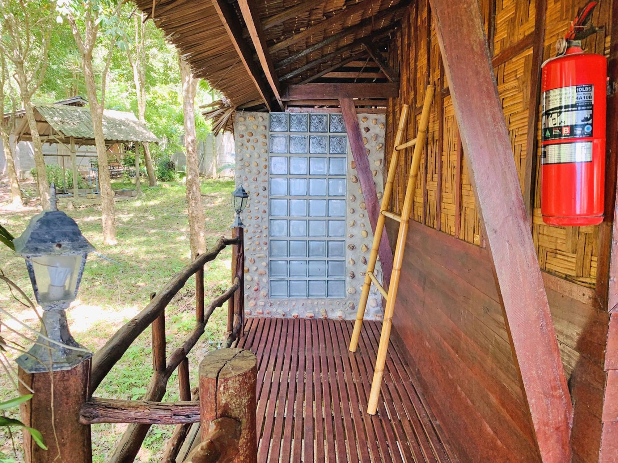 Banyan Bay Villas Koh Jum Exterior photo